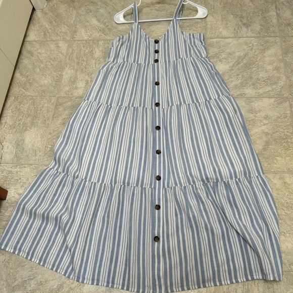 Lovely Summer Dress - Picture 4 of 8